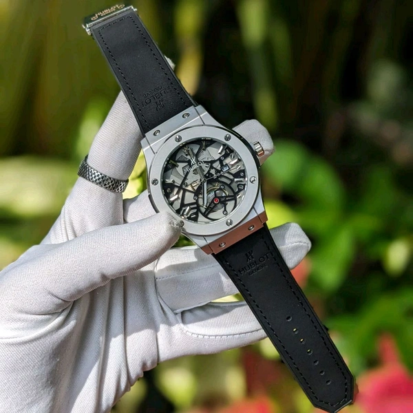 Analog Quartz Movement Watch With High Quality Strap Best finishing Body & Case