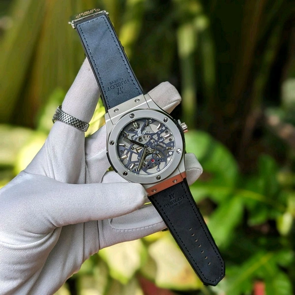 Analog Quartz Movement Watch With High Quality Strap Best finishing Body & Case