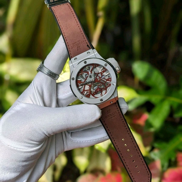 Analog Quartz Movement Watch With High Quality Strap Best finishing Body & Case