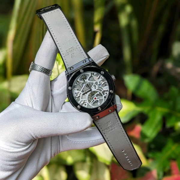 Analog Quartz Movement Watch With High Quality Strap Best finishing Body & Case