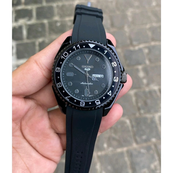 Analog Sportive Series Durable High Quality Quartz Movement Watch With Free Name Brand Box Packing