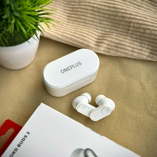 Bluetooth Truly Wireless In Ear Earbuds With Mic - White