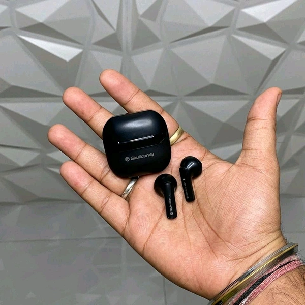 D07 Earbuds World Smallest Case Buds, Best Sound Quality, Hd Audio For Calling