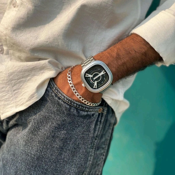 Delton Analog Quartz Movement Watch With High Quality Strap Best finishing Body & Case - Silver