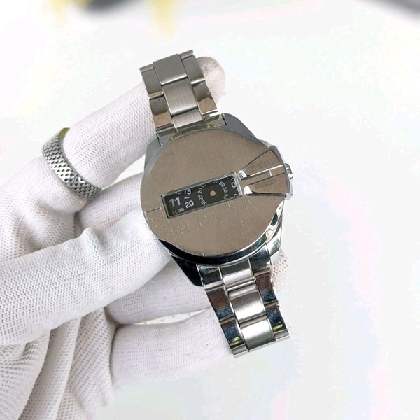 Dies£l Analog Quartz Movement Watch With High Quality Strap Best finishing Body & Case - Silver