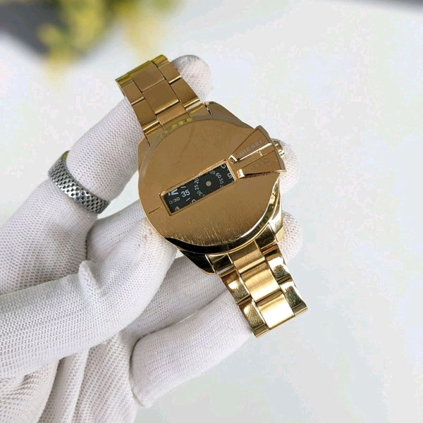 Dies£l Analog Quartz Movement Watch With High Quality Strap Best finishing Body & Case - Gold
