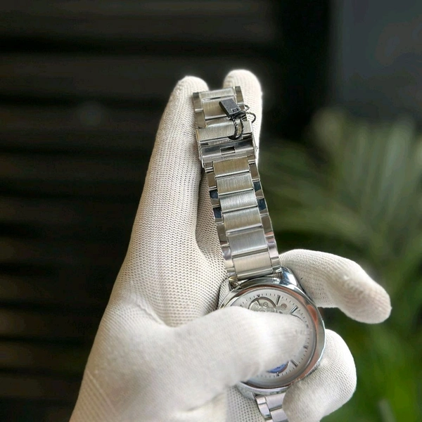 Fenton Analog Unique Quartz Movement Collection With High Quality Strap Best finishing Body & Case