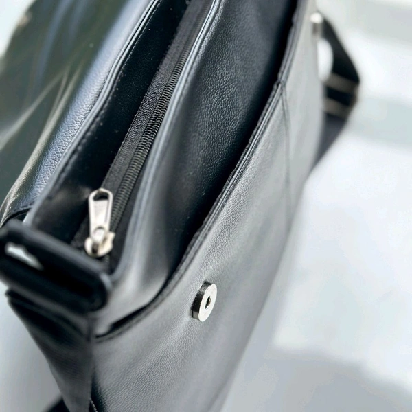 Jeep Ultra Sporty Messenger Sling Bag For Multipurpose Use