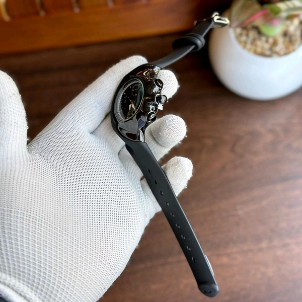 Most Demanded Analog Chronograph Quartz Movement High Quality Watch With High Quality Strap Best Finishing Body & Case - Black