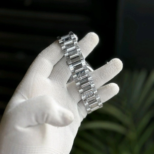 Most Demanded Analog Couturier Chronograph Quartz Movement High Quality Watch With High Quality Strap Best Finishing Body & Case