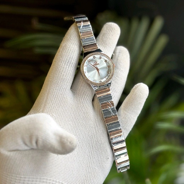 Most Demanded Analog Quartz Movement Watch With High Quality Strap Best finishing Body & Case