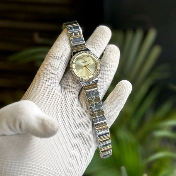 Most Demanded Analog Quartz Movement Watch With High Quality Strap Best finishing Body & Case