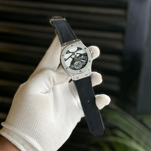 Most Demanded Analog Quartz Movement Watch With High Quality Strap Best finishing Body & Case