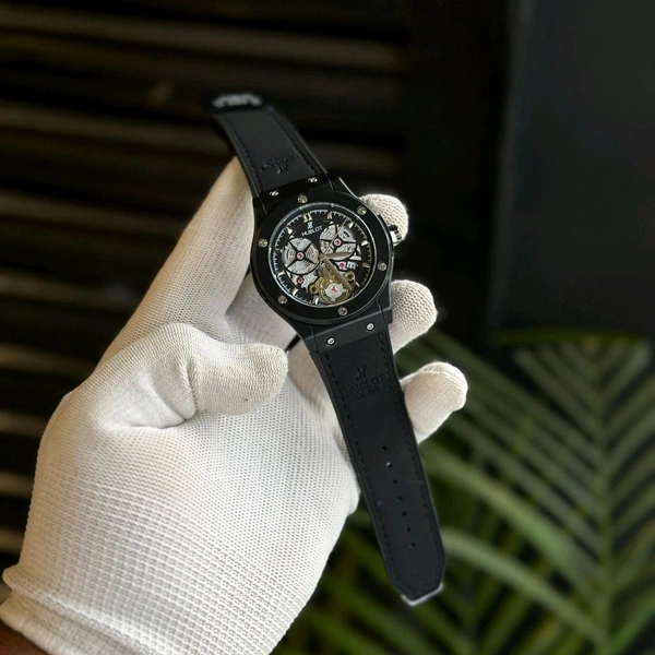 Most Demanded Analog Quartz Movement Watch With High Quality Strap Best finishing Body & Case