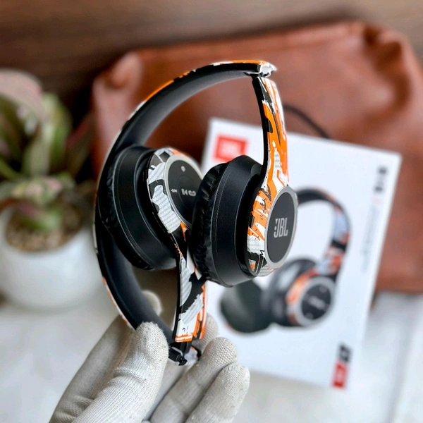 New Limited Edition High Quality Bluetooth Wireless Headphones With 5-6 Hours Playback Time