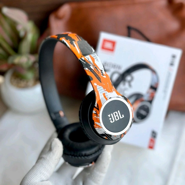 New Limited Edition High Quality Bluetooth Wireless Headphones With 5-6 Hours Playback Time