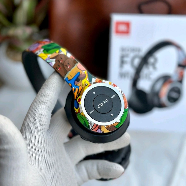 New Limited Edition High Quality Bluetooth Wireless Headphones With 5-6 Hours Playback Time