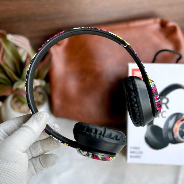 New Limited Edition High Quality Bluetooth Wireless Headphones With 5-6 Hours Playback Time