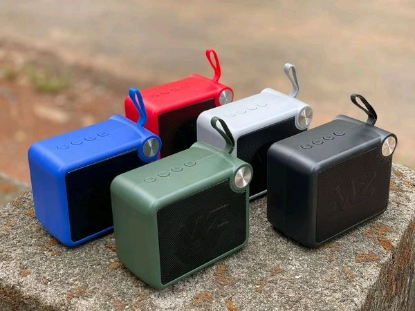 Portable Bluetooth Speaker Dynamic Thunder Sound, 1200mah Battery 5 W Bluetooth Speaker. Stereo Channel