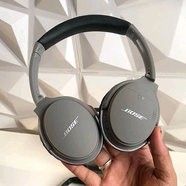 QC 35 II Premium Headphone, Wireless And Connected With IOS & Android