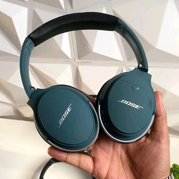 QC 35 II Premium Headphone, Wireless And Connected With IOS & Android