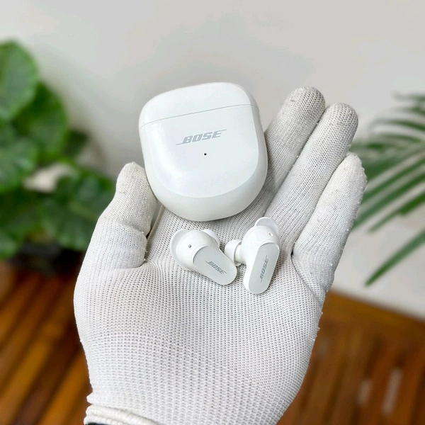 Sound Sports Ultra Imported 1:1 Replica Model, Original Box Packing, High End Quality Model - White