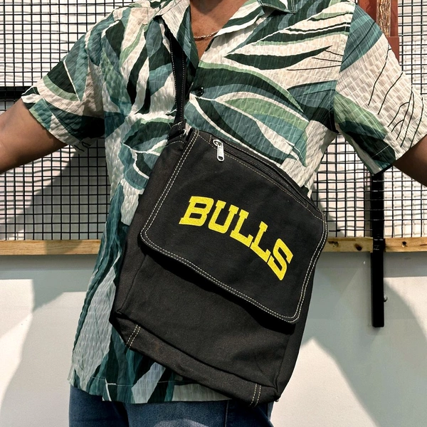 Top Quality Vintage Arts Bag | Ultra Sporty Messenger Sling Bag For Multipurpose Use