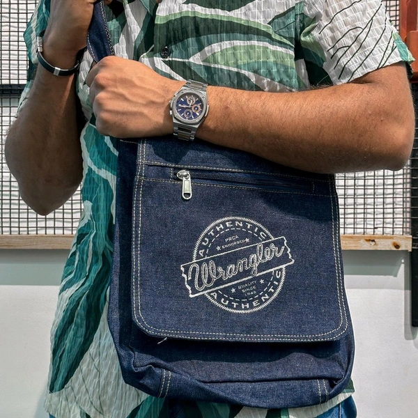 Top Quality Vintage Arts Bag | Ultra Sporty Messenger Sling Bag For Multipurpose Use