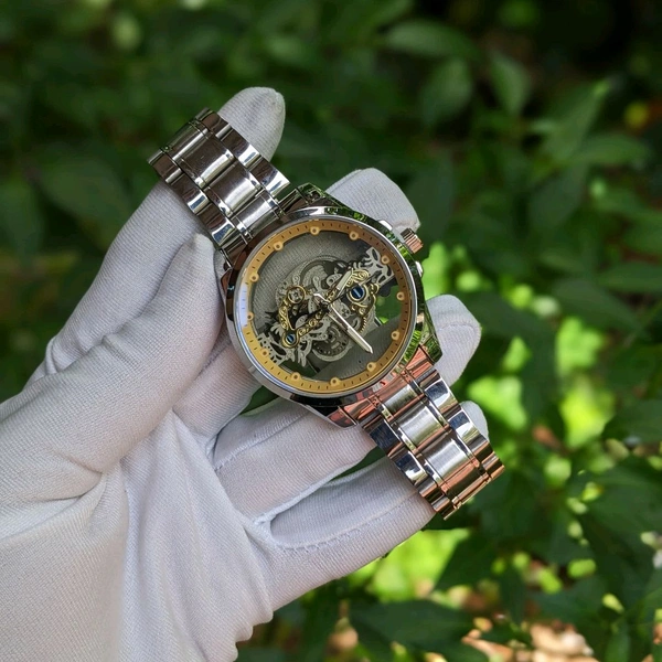 Transparent Body Analog Quartz Moment Watch With High Quality Strap Best finishing Body & Case - Silver