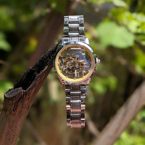 Transparent Body Analog Quartz Moment Watch With High Quality Strap Best finishing Body & Case - Silver