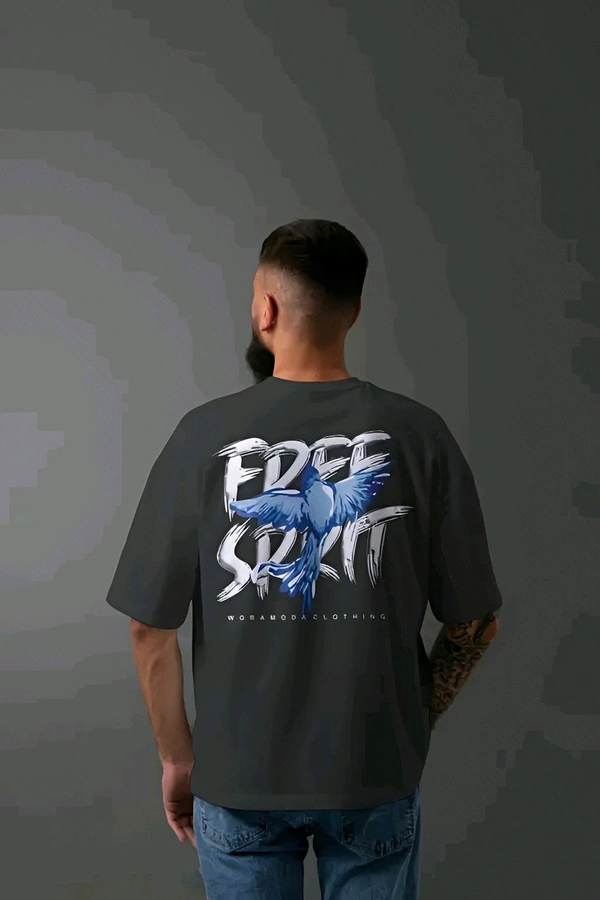 🩵Nocturne Style Tee – Inspired by the enchanting allure of the night, this name conveys a sense of mystery and sophistication, making it an excellent choice for evening outings.
 - Black, M