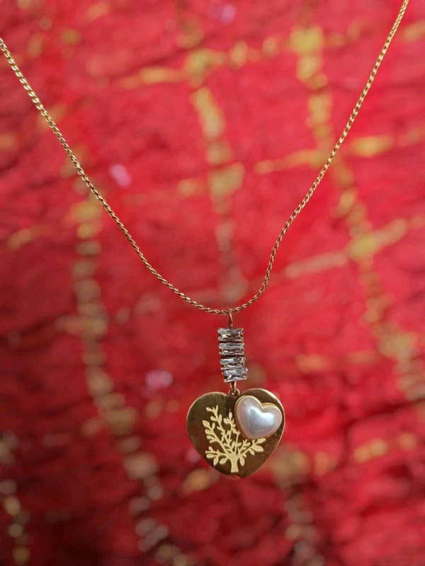 Anti Tarnish Heart Shaped Pearl And Diamond Gold Plated Pandal Set
 - Gold