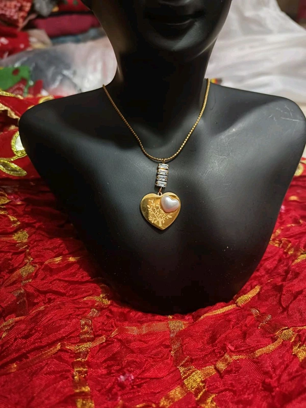 Anti Tarnish Heart Shaped Pearl And Diamond Gold Plated Pandal Set
 - Gold