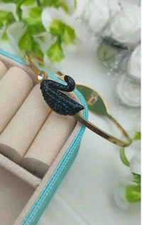 Elegant Stainless Steel Openable Crystal Black Swan Designs Bracelet - Gold