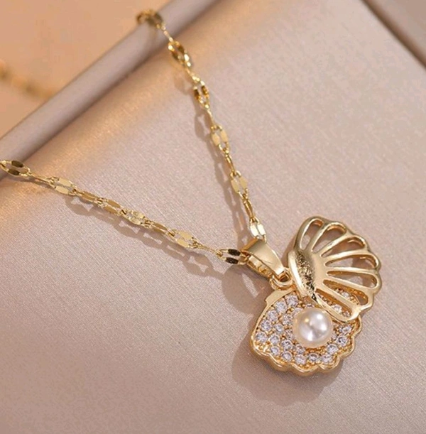 Anti Tarnish Golden Seashell Pearl Embellished Pendant
