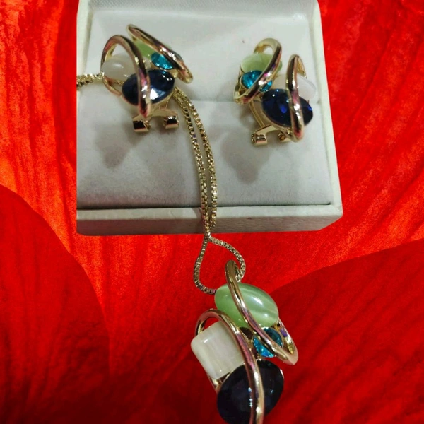 Statement Premium Quality Glass Pendal Set