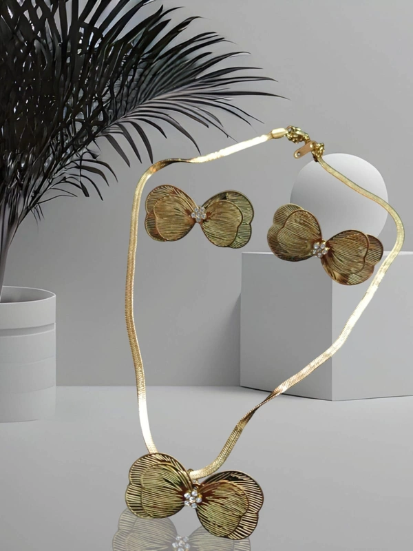 Anti Tarnish Western Half Flower Necklace Set