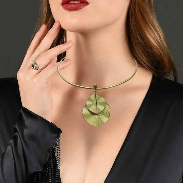 Anti Tarnish Gold Plated Leaf Design Necklace/Hasli