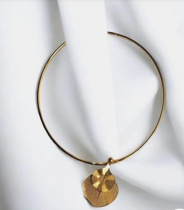 Anti Tarnish Gold Plated Leaf Design Necklace/Hasli