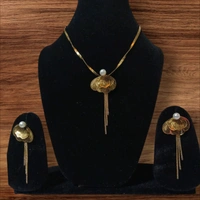 Amti Tarnish Gold Plated Double Layer Half Flower Pearl Neckace  