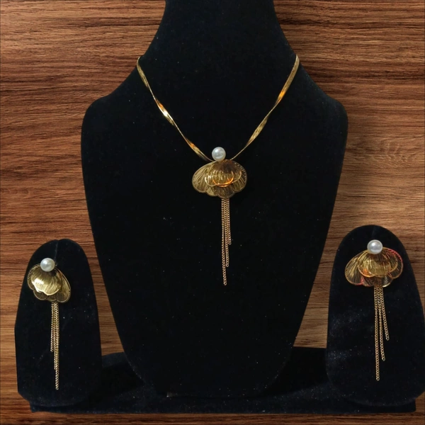Amti Tarnish Gold Plated Double Layer Half Flower Pearl Neckace  