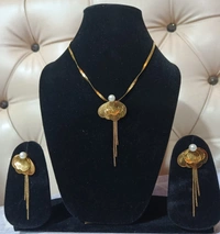 Amti Tarnish Gold Plated Double Layer Half Flower Pearl Neckace  