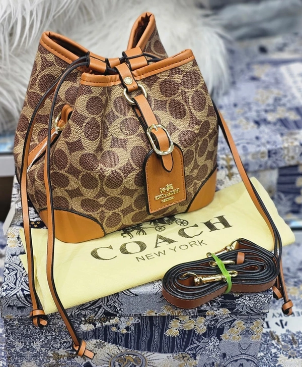 Coach Signature Canvas Bucket Bag – Casual Elegance Redefined