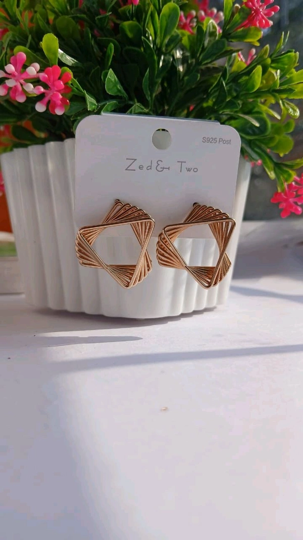 Triangle Earings Golden