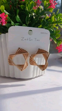 Triangle Earings Golden