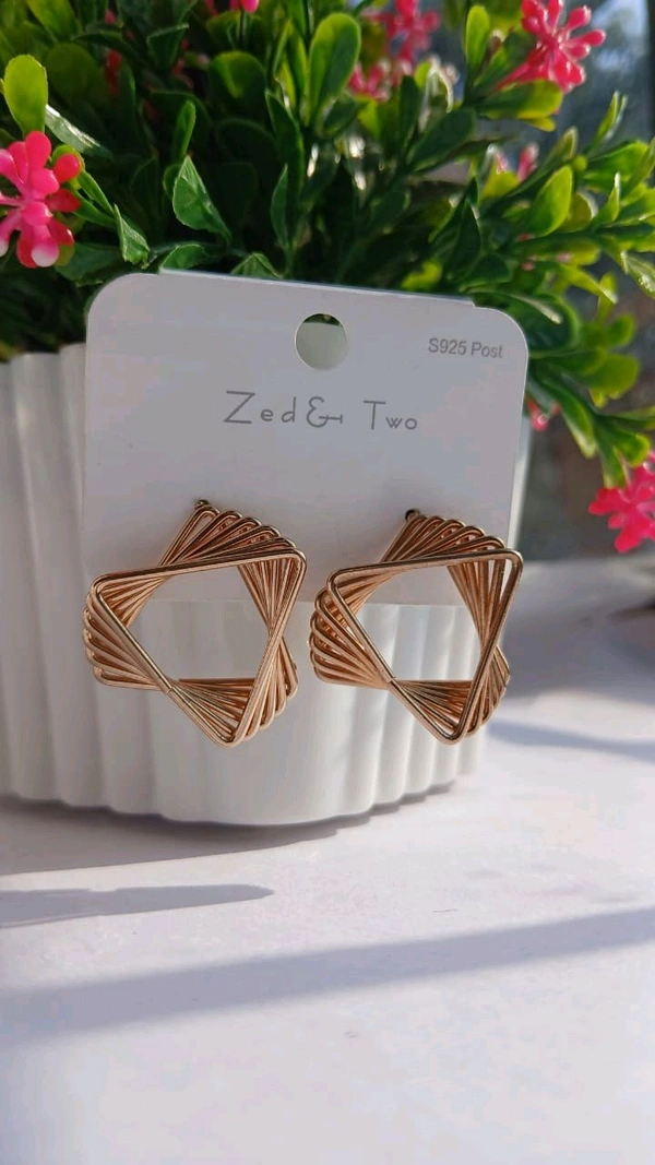Triangle Earings Golden