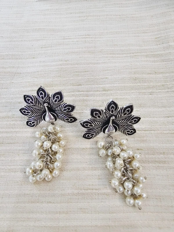 GlimSilk Elegant Peacock Pearl Earrings - Free, Silver