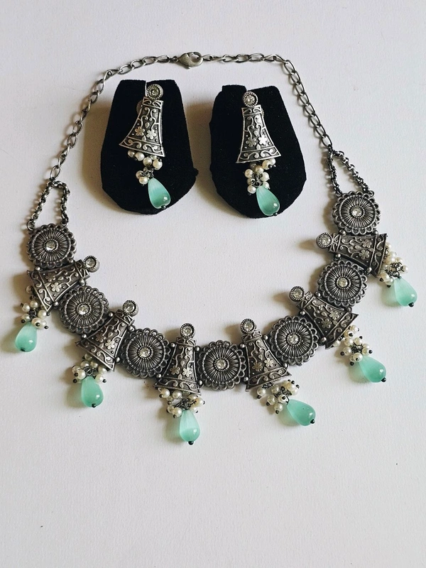 GlimSilk Timeless Grace Jewelry Necklace (N-0009SG) - Shamrock