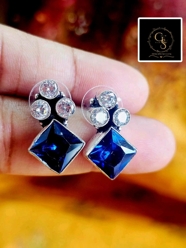 GlimSilk Trielle Radiance Studs - Free, White