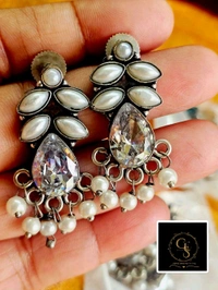 GlimSilk Crimson Teardrop Bloom - Silver, Free